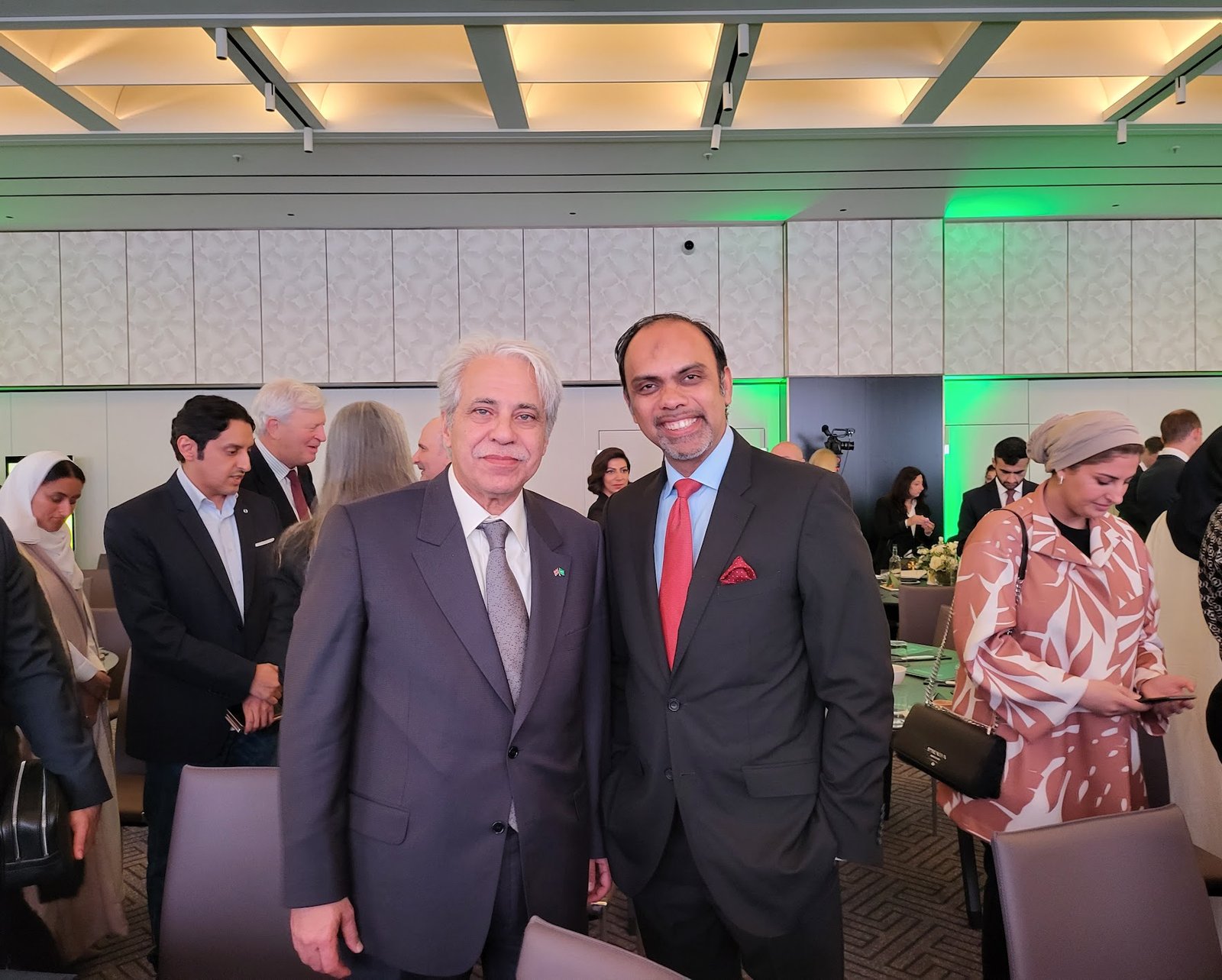 H.E. Majid bin Abdullah Al Qasabi with Cykube CEO
